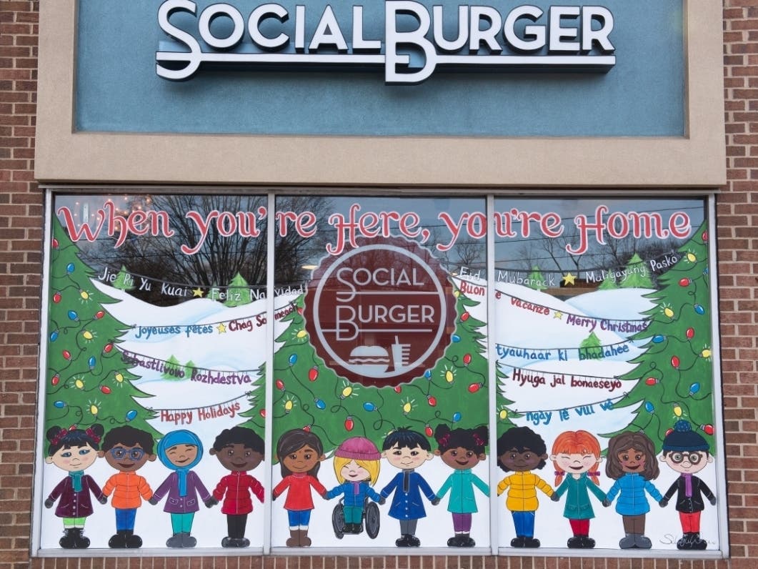 The 2020 holiday decorating contest in Vienna is open to homes and businesses.