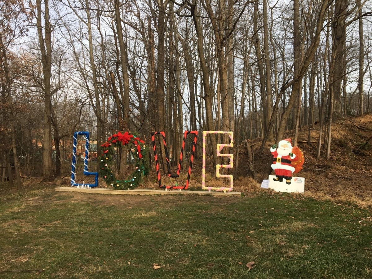Here's a look at openings and closings for Christmas Day and surrounding days in Vienna.