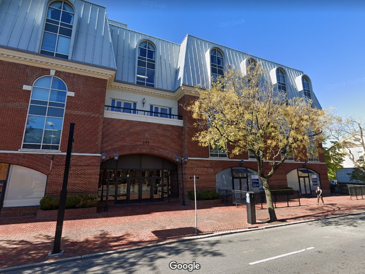 A food market, restaurant and coworking location will come to the Atrium Building in Old Town Alexandria.