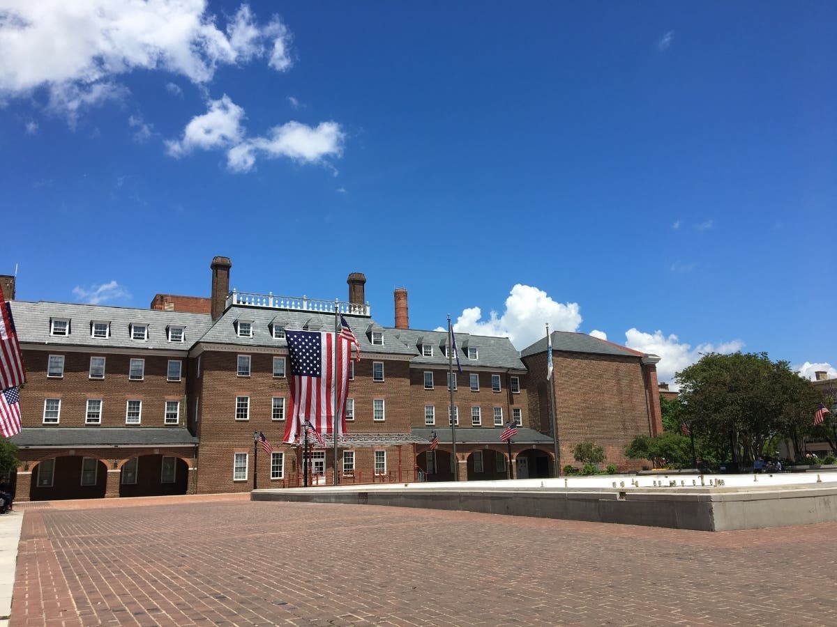 The Alexandria Democratic Committee held an informal straw poll for Alexandria mayoral and City Council candidates on Monday, April 5.