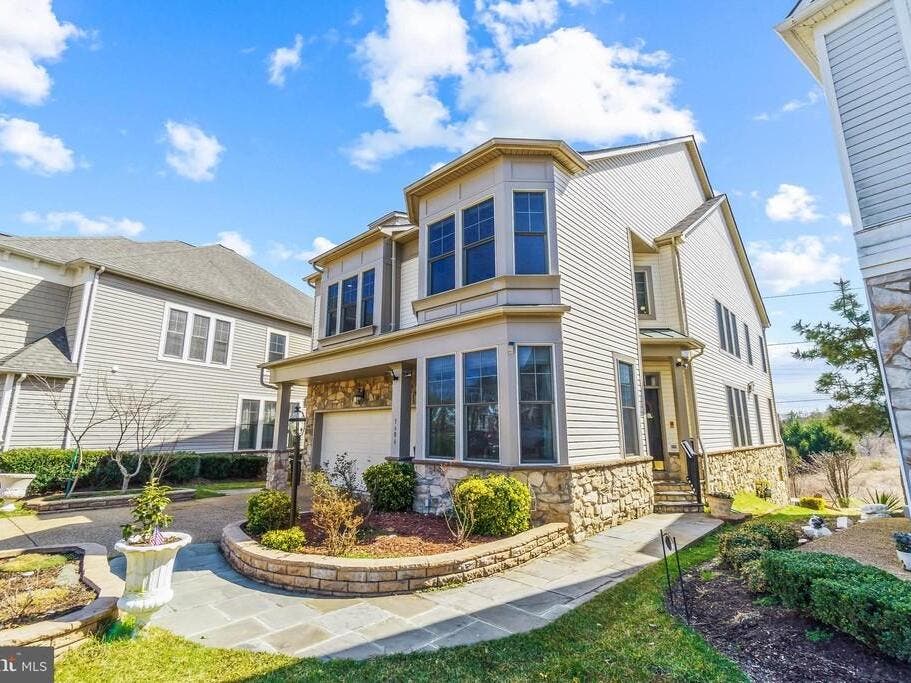 Stadium Movie Theater Seating Included In Kingstowne Home Kingstowne