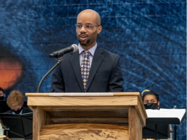 Ericc Powell speaks to the Potomac School community upon receiving the Potomac School Award for Exemplary Service on Friday, Jan. 14. 