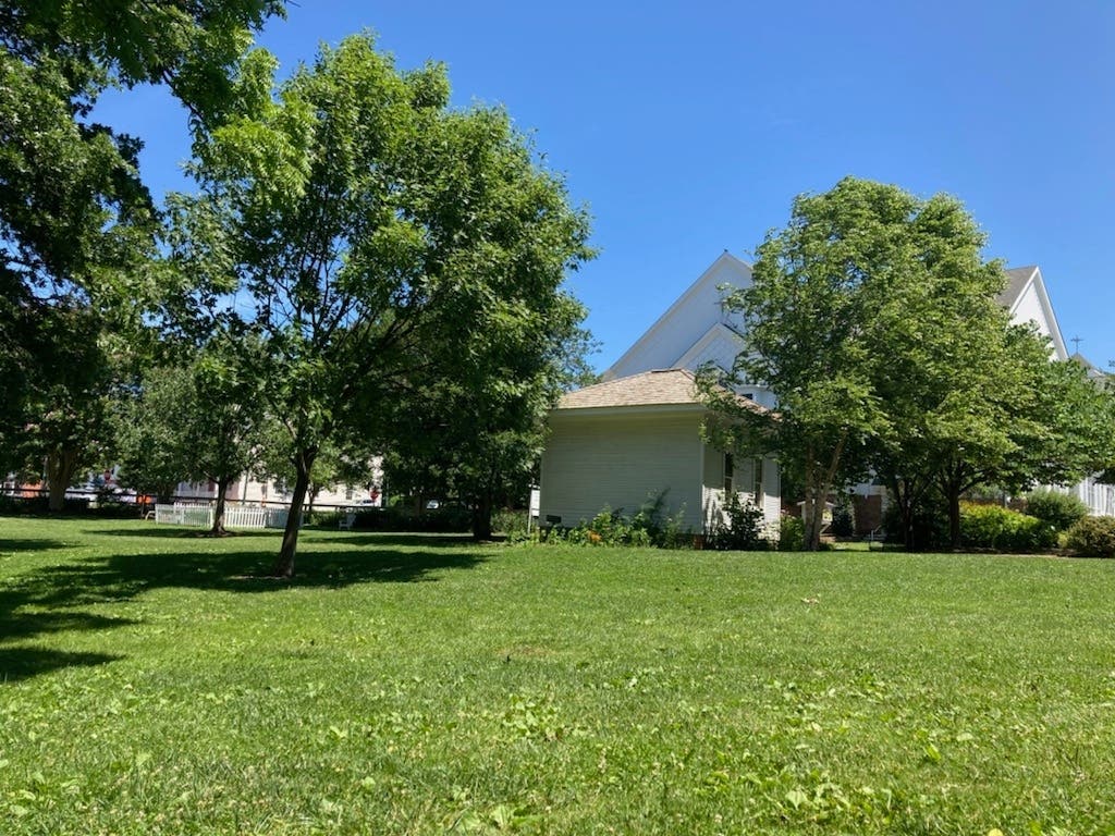 A 9/11 remembrance ceremony will be held Sunday at the Freeman Store lawn/Town Green in Vienna.