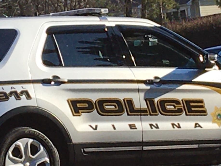 The Cops & Kids Fun Run returns to Vienna in 2022, featuring police officers and children facing off in a race.