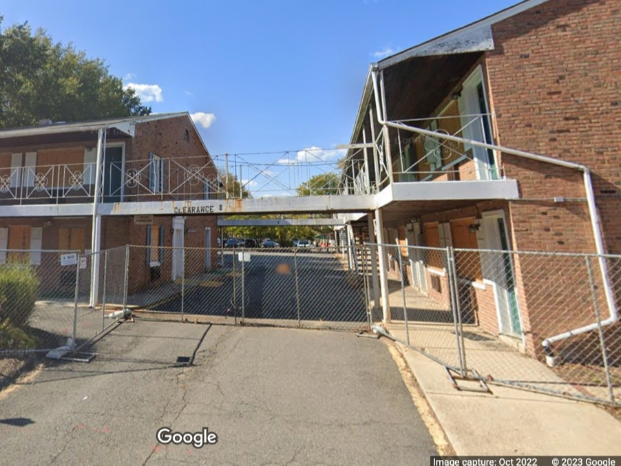 The Falls Church Planning Commission approved the site plan for a new indoor-outdoor restaurant at the old Stratford Motor Lodge site. 