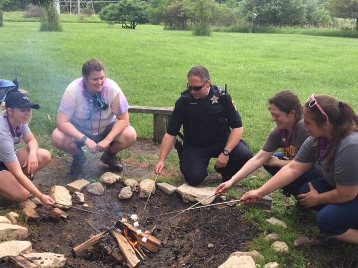Woodridge Cops Make S'Mores, Talk Safety With Girl Scouts Woodridge