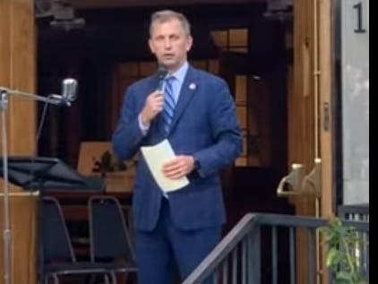 Rep. Sean Casten (D, IL-06) speaks at the Lights for Liberty Rally In Glen Ellyn