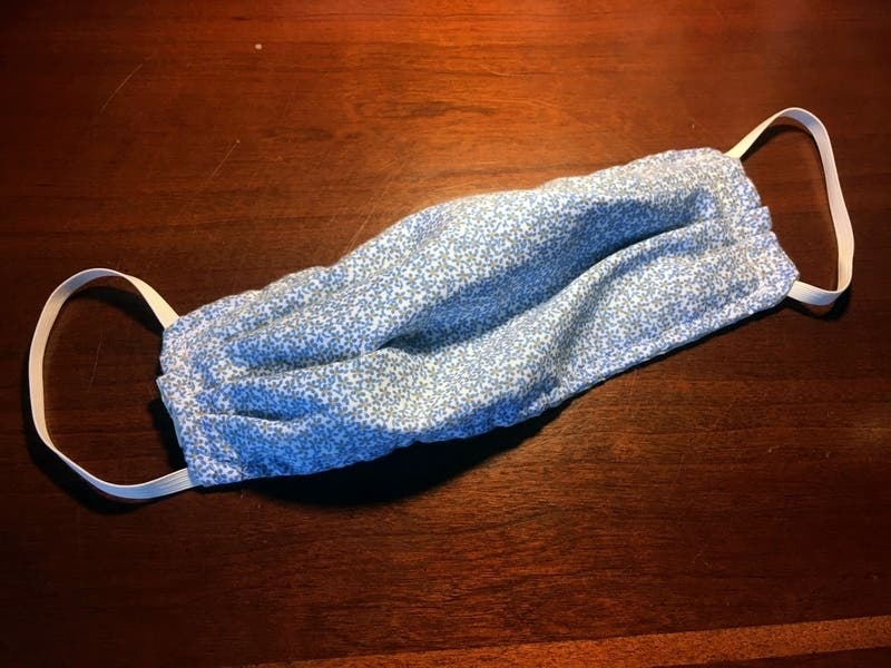 Illinois residents must wear face masks in public as of May 1. Here's a list of tips to make sure you're wearing them properly. 