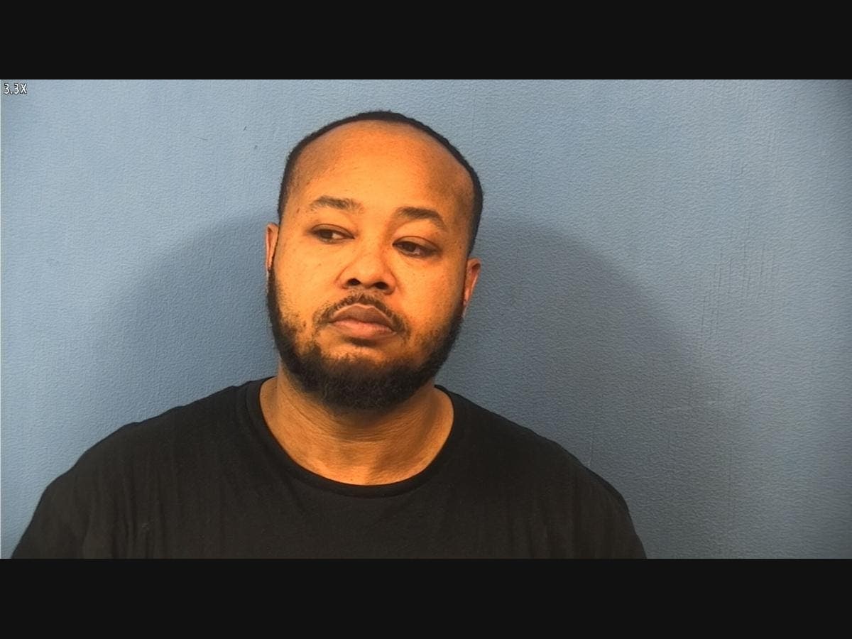 Dionte Neustadter is accused of having eight guns and more than 750 grams of cocaine in his home after he fled a traffic stop in a stolen car in Naperville. 