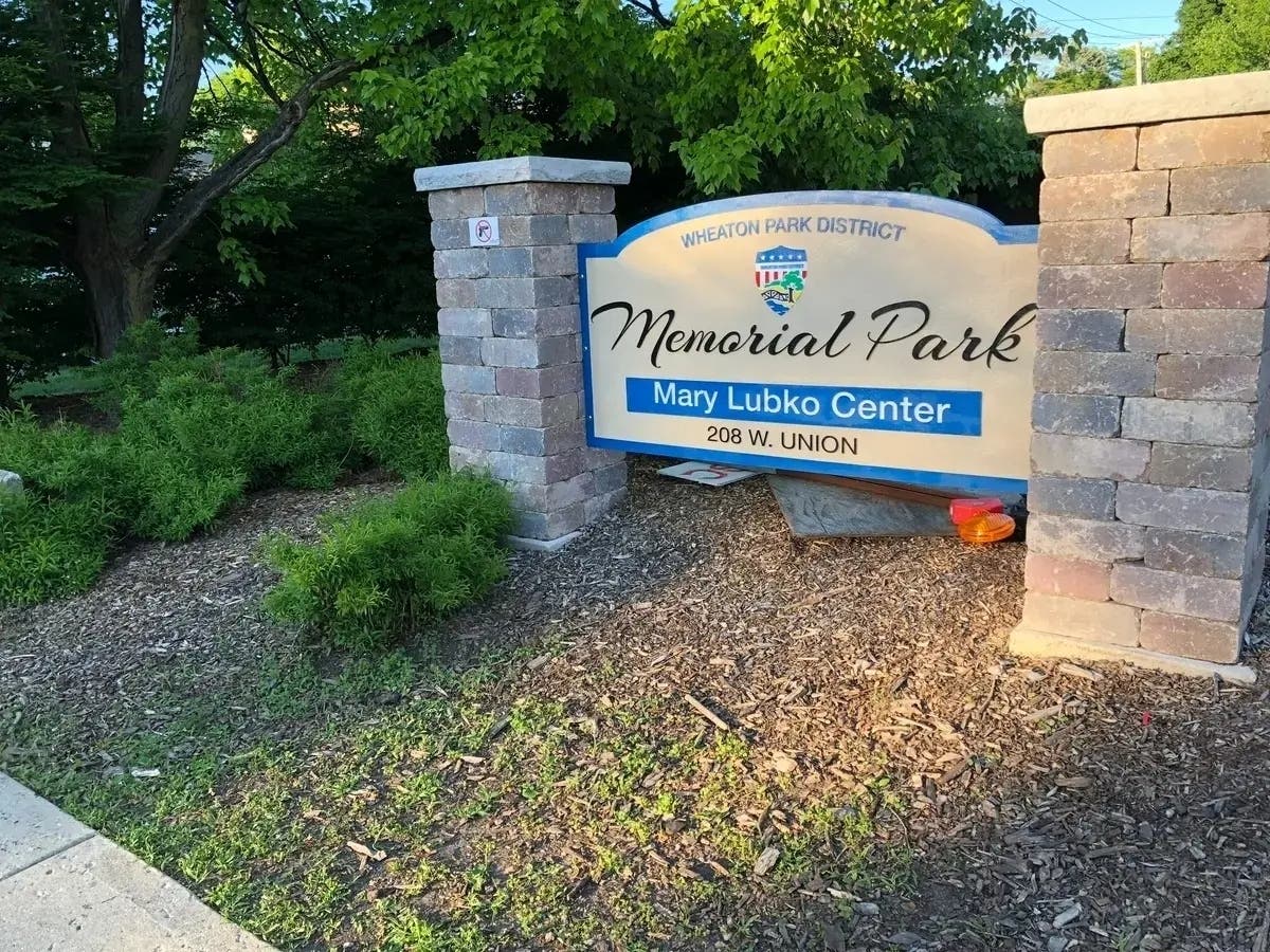 The season kicks off with The Traveling Salvation show playing Neil Diamond's music and Mulberry Street playing Billy Joel tribute songs. 