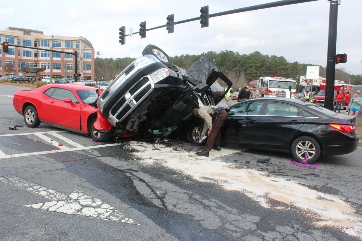PHOTOS Rollover Accident On Towne Lake Pkwy. Woodstock, GA Patch