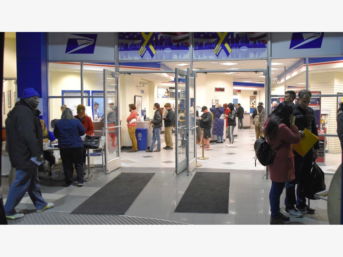 https://patch.com/img/cdn20/users/22926785/20180418/024855/styles/raw/public/processed_images/moz-0577-2018-tax-day-boston-post-office-inside-1200x-1524075805-4388.jpg