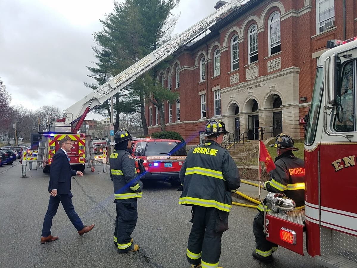 https://patch.com/img/cdn20/users/22926785/20180425/022315/styles/raw/public/processed_images/ua_brookline_fire_1-1524679839-2599.jpg