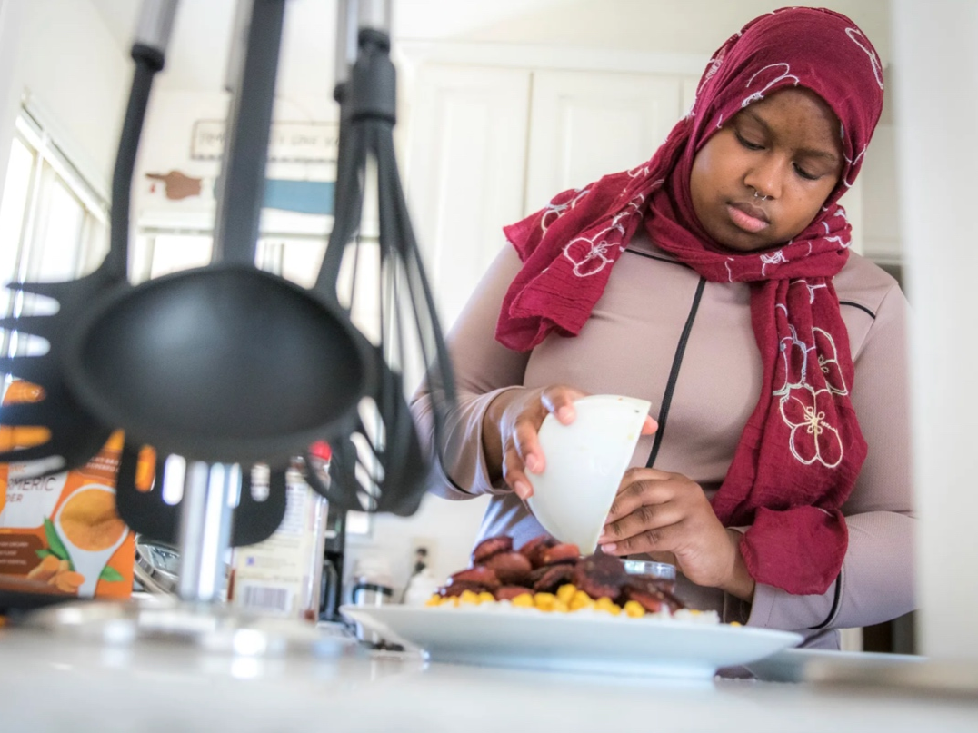 Sacramento State student Madeline Waters prepares a meal, in her Sacramento home with ingredients provided by CalFresh on Tuesday, June 1, 2021. 