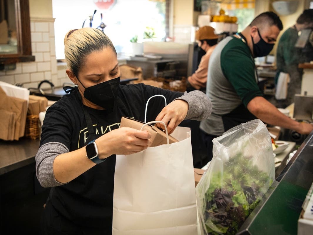 Roxanna Torres prepares a to-go order at Baker & Commons in Berkeley on Jan.19, 2022. Experts recommend wearing N95 masks in indoor work settings. 
