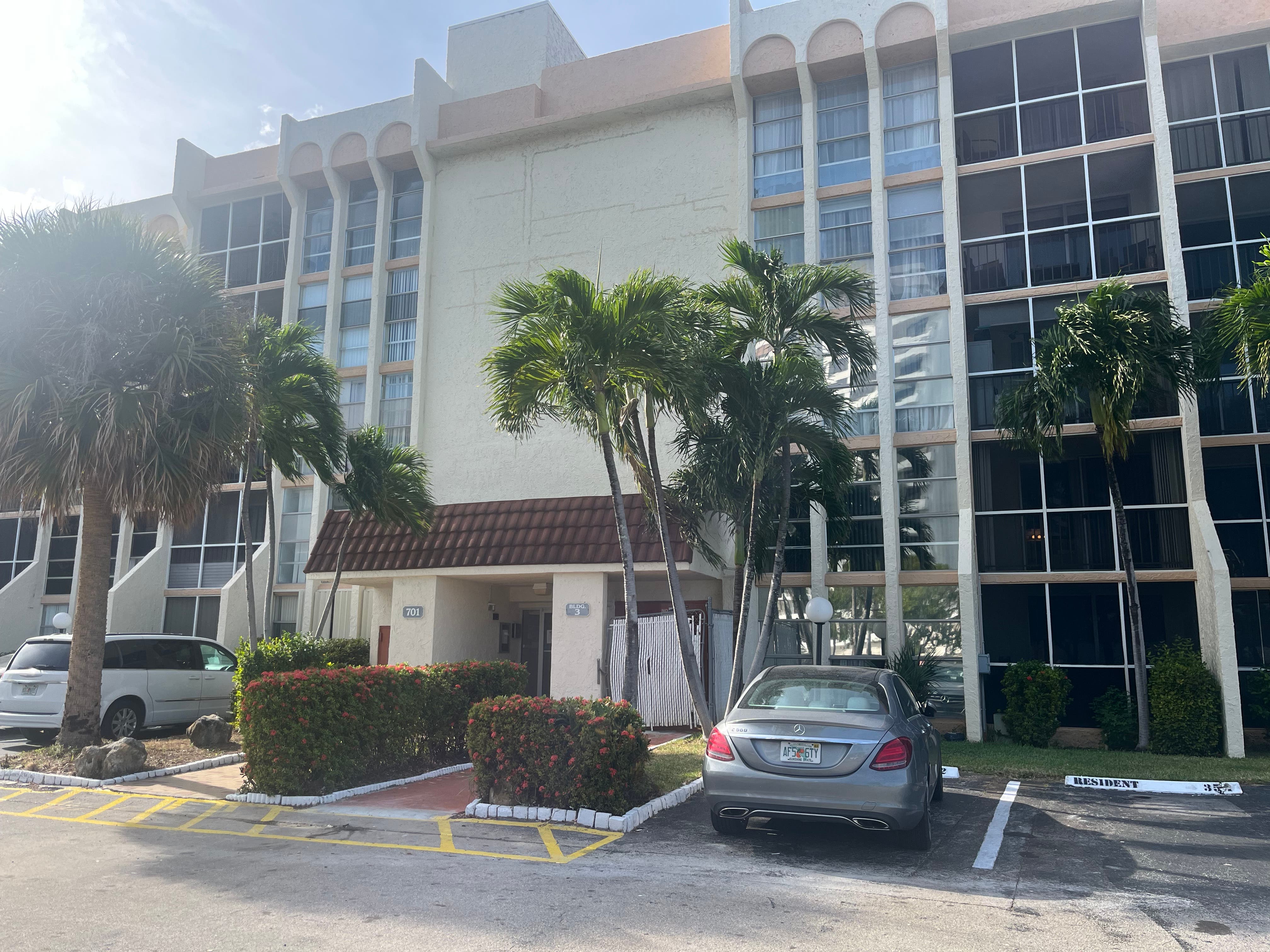 2BR 1.5 bth 1020 sq ft 701 Three Islands Blvd 409 Hallandale Beach 