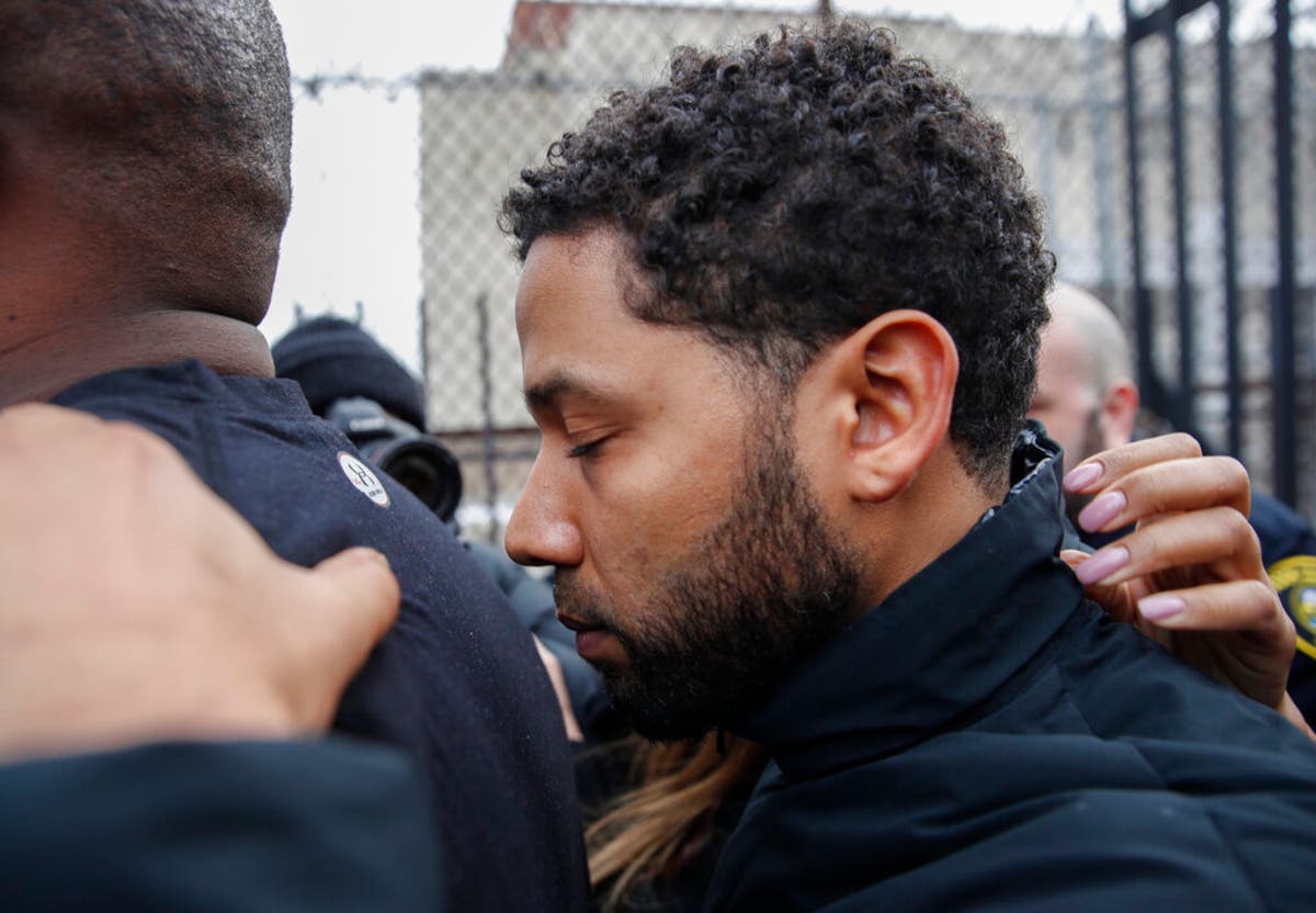 "Empire" actor Jussie Smollett leaves Cook County jail following his release, Thursday, Feb. 21, 2019, in Chicago.