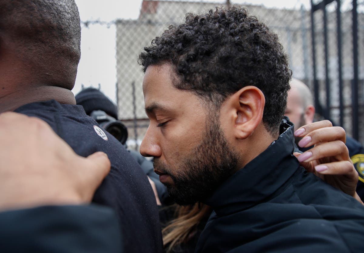 "Empire" actor Jussie Smollett leaves Cook County jail following his release Thursday.