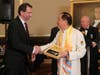 Dr. Hong, Tao-Tze, president of FOWPAL, right, presents the “Key to the Heart” to deputy speaker of the House of Representatives of the Parliamentary Assembly of Bosnia and Herzegovina. 