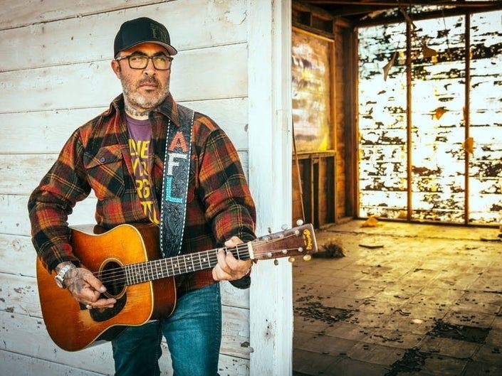 Aaron Lewis was a hit with the crowd at the Rialto Square Theatre and the numbers prove it.