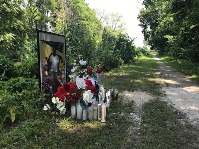 A look at the memorial to remember Joliet resident Floyd Faint, 29. He died of gunfire on Saturday. 