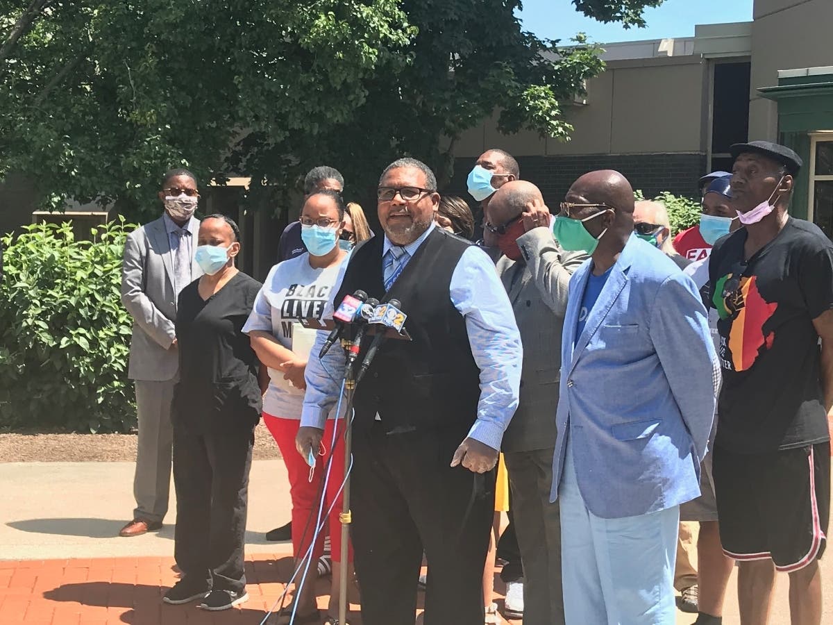Organizers of the Rainbow/PUSH coalition came to Joliet Tuesday calling for the firing of several Joliet officers involved in the in-custody death of 37-year-old Joliet resident Eric Lurry.