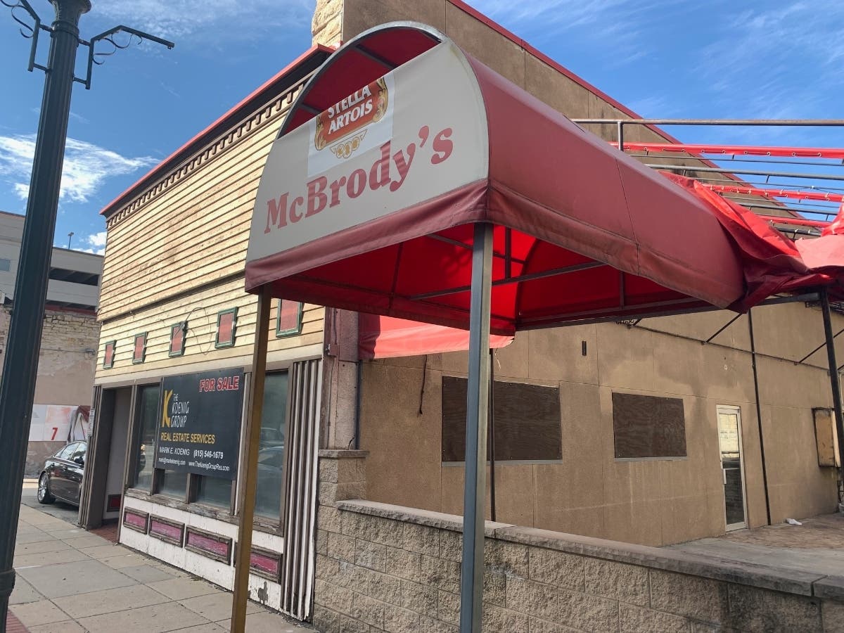 Even though the new Will County Courthouse opened in October 2020 directly across the street, nobody has bought the empty McBrody's Bar & Grill yet. It remains for sale. 