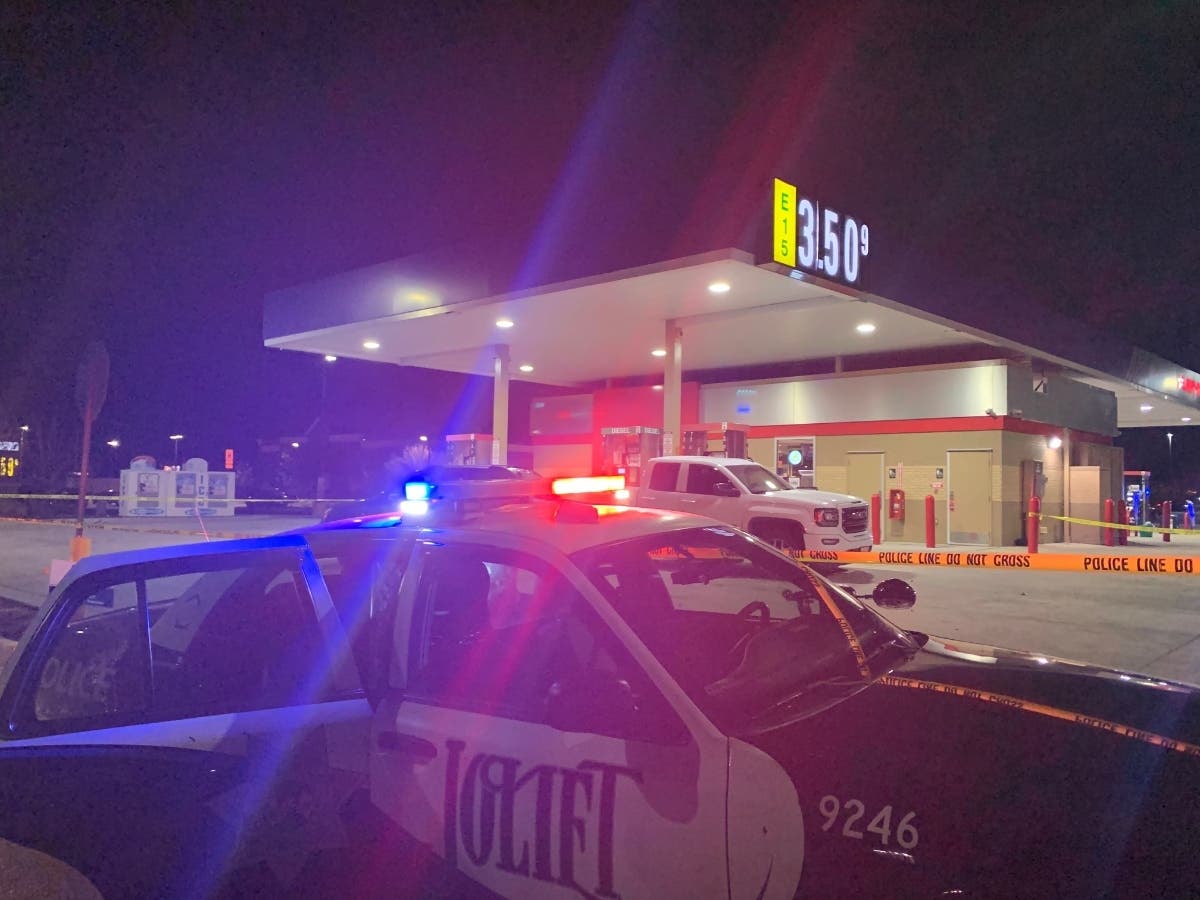 Joliet police set up crime scene tape around the Murphy's Express on Route 59 to investigate a shooting on Nov. 18, 2021.