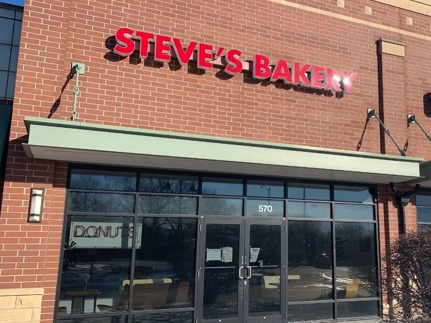 Here's what Steve's Bakery looked like on Saturday. It's been closed all of February. 