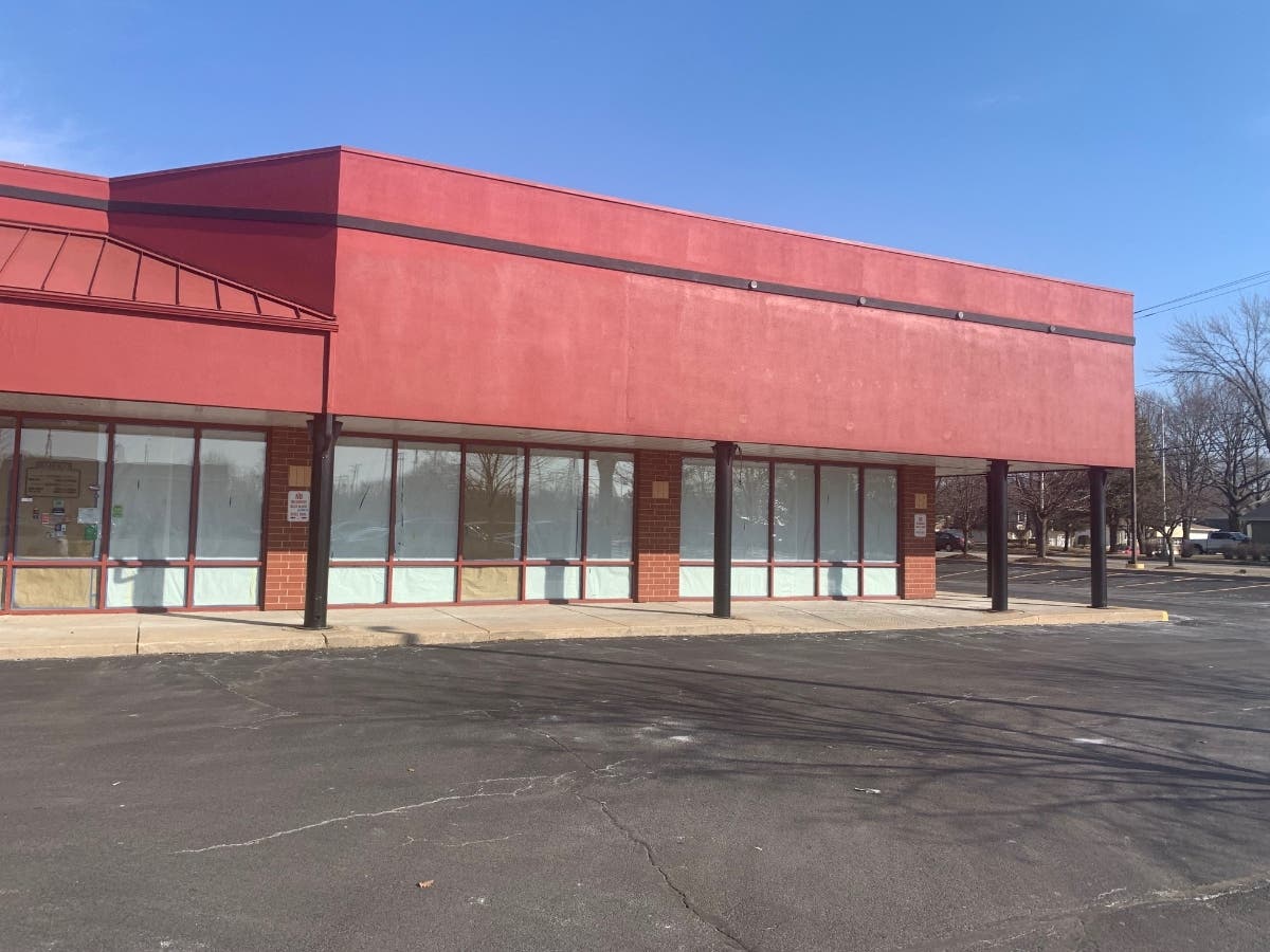 The coming soon banner for a Mexican seafood restaurant featuring live music and entertainment is gone from the former Barolo restaurant property on Black Road.