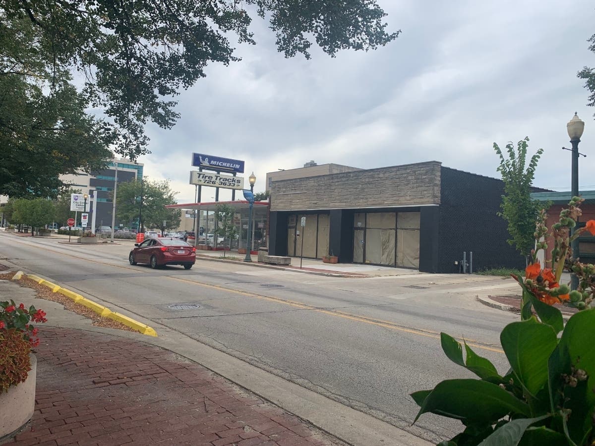 Joliet's City Council has been asked to approve a liquor license for the Azul Celeste Bar & Grill which would open at 307 North Chicago Street. 