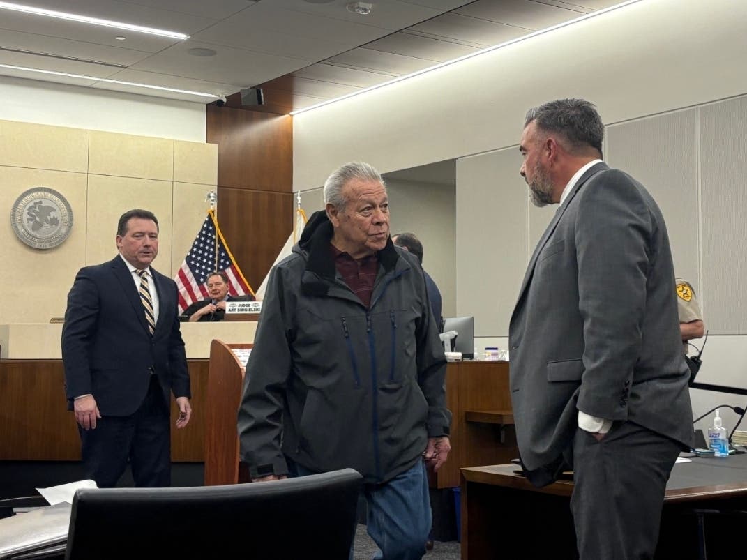 Joliet 82-year-old first-degree murder defendant Gilbert Bernal, center, confers with his criminal defense attorney Dave Carlson, the former judge, as Pete Wilkes, chief prosecutor at the Will County State's Attorney, stands in the background. 
