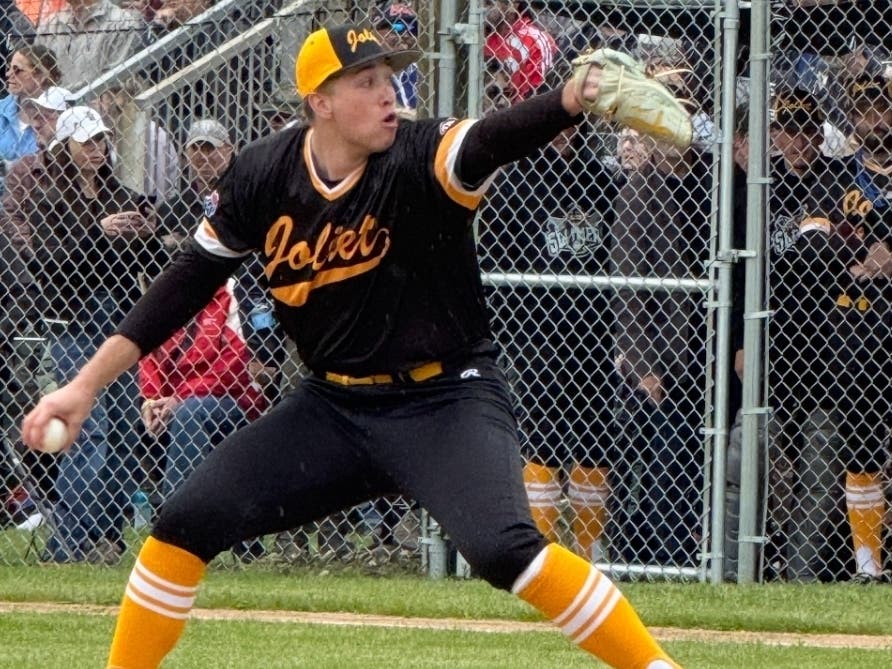 The Joliet Slammers hosted the Gateway Grizzlies of St. Louis in a preseason baseball game at the Old Joliet Prison where inmates played baseball games more than 100 years ago. The Grizzlies won the game by a score of 14-3. 