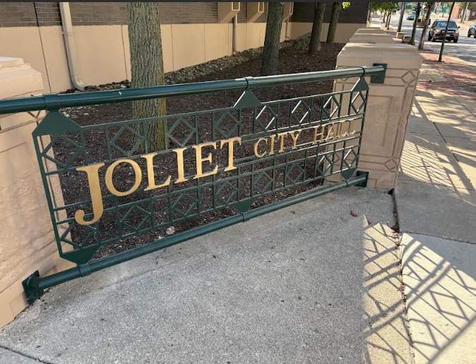 It is recommended that the Mayor and the City Council approve the attached Resolution Approving and Authorizing the Execution of the Collective Bargaining Agreement Between the City of Joliet and AFSCME, Local 440."