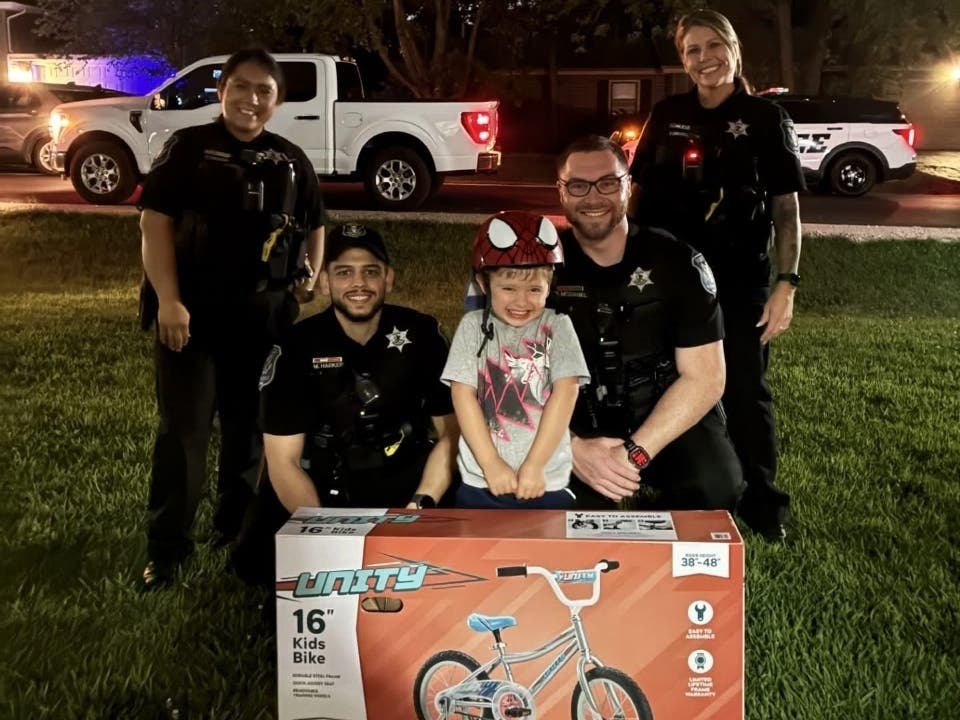 "We are proud of Officers DeLira, Harker, McDaniel and Smicker, not only for the work they do every day but for the compassion and kindness they show when ﻿no one is asking them to," Shorewood police revealed. 