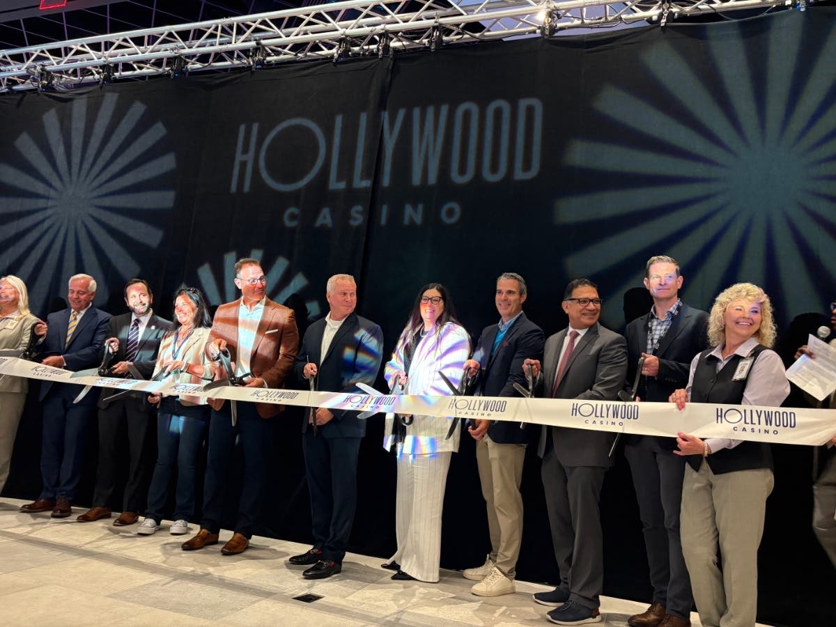 According to Hollywood Casino, the property features approximately 1,000 slots and 43 live table games, including a baccarat room.