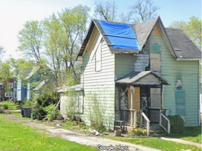 This property remains in a state of disrepair and continues to have a negative impact on the surrounding neighborhood.
