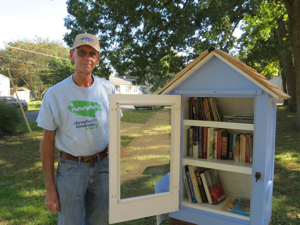 https://patch.com/img/cdn20/users/22949620/20171030/023540/styles/raw/public/processed_images/john_moore_and_the_little_free_library_he_built_for_the_swan_meadows_neighborhood-1509388143-526.jpg