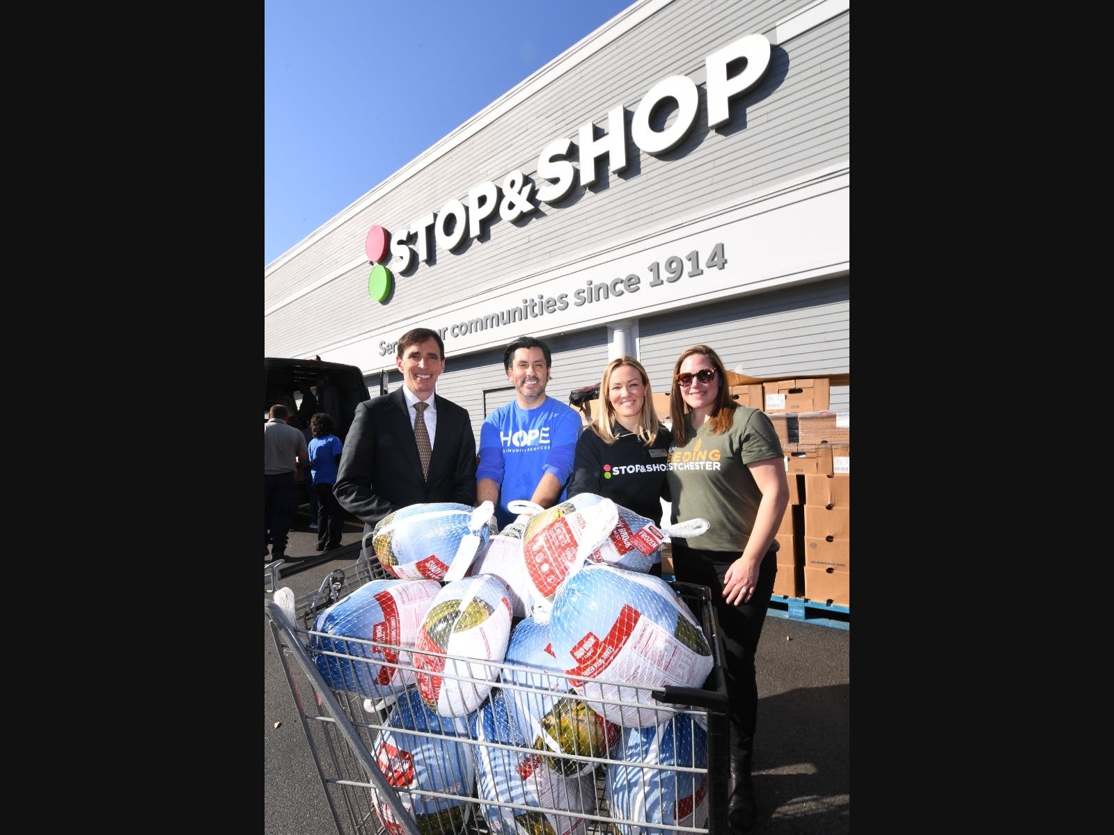 New Rochelle Mayor Noam Bransom; Walter Ritz, Executive Director, Hope Community Services; Maura O’Brien, Stop & Shop’s External Communications Director and Kaitlin Chieco, Senior Director Feeding Westchester took part in Stop’s Turkey Express program.