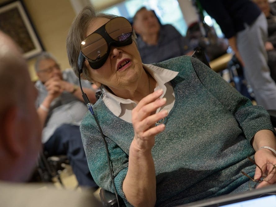 A Christian Health resident tries out a Mynd Immersive virtual reality headset