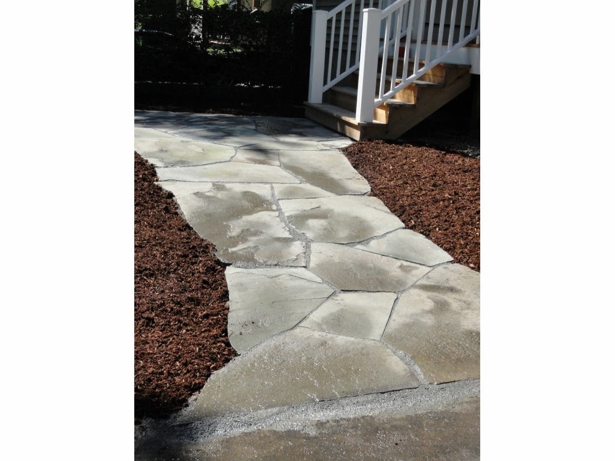 Nashua Landscaping Company Helping Clients Beautify Their Homes