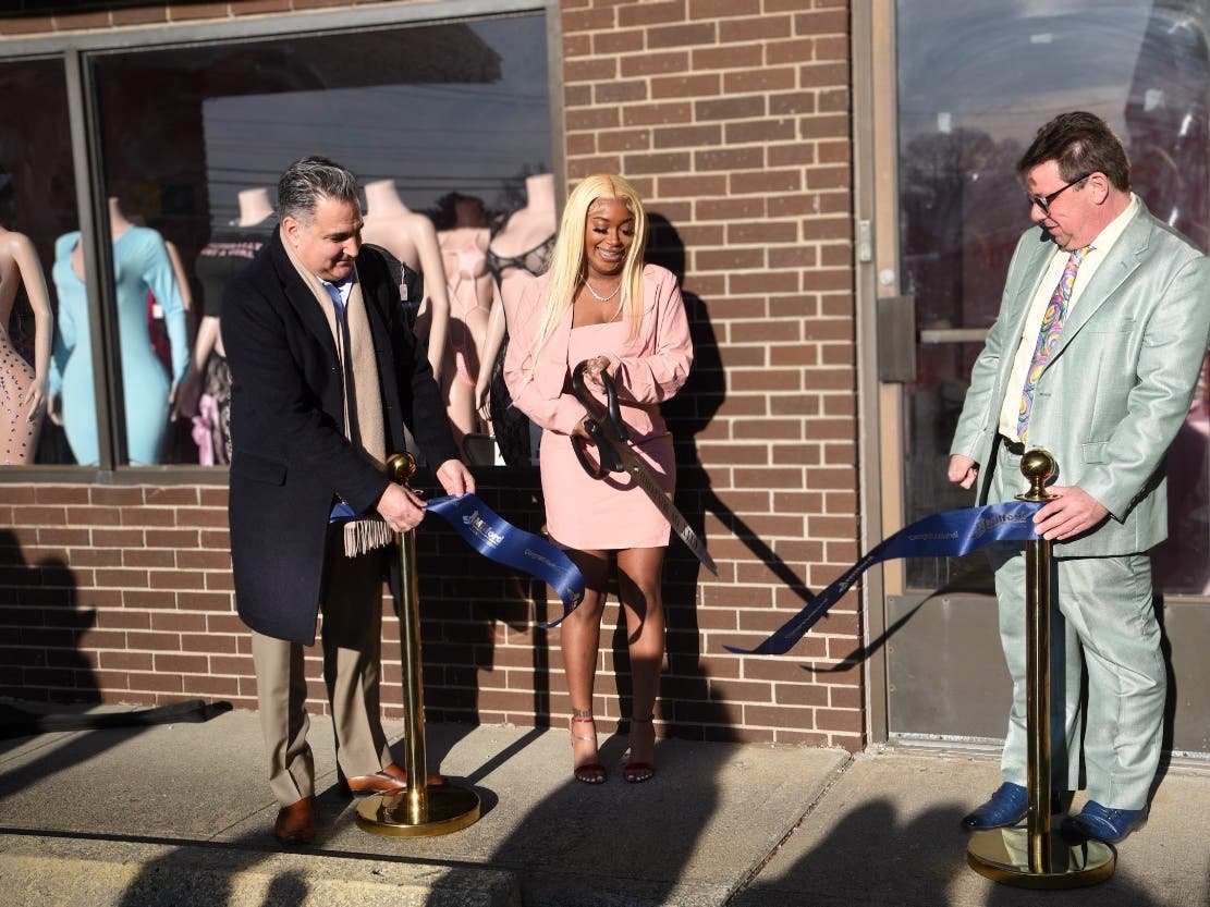 From left to right: Mayor Tony Giannattasio, Owner Briana Jones, MRCC Director of Membership Simon McDonald