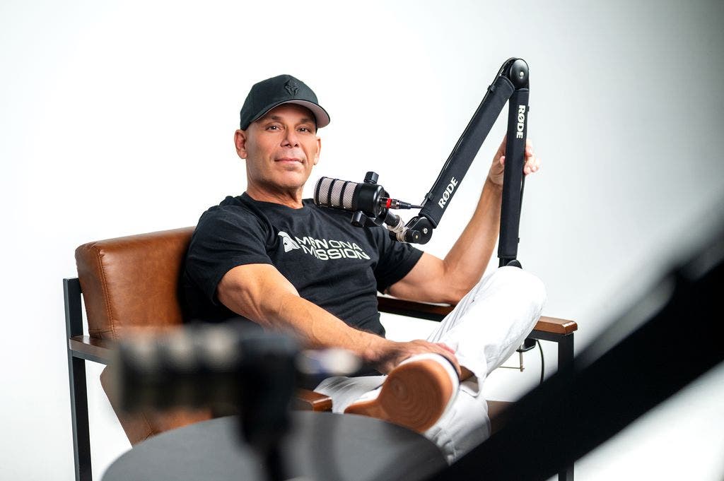 Celebrated Podcast Host Peter Iglesias to Release New Book “It’s Okay to Not Be Okay”