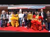 Toudaotang team members, State Representative Kathleen Kennedy, Town of Orange Selectman Mitch Goldblatt, and Orange Chamber of Commerce Executive Director, Barry Lee Cohen Cohen are joined by Chinese lion dancers. 