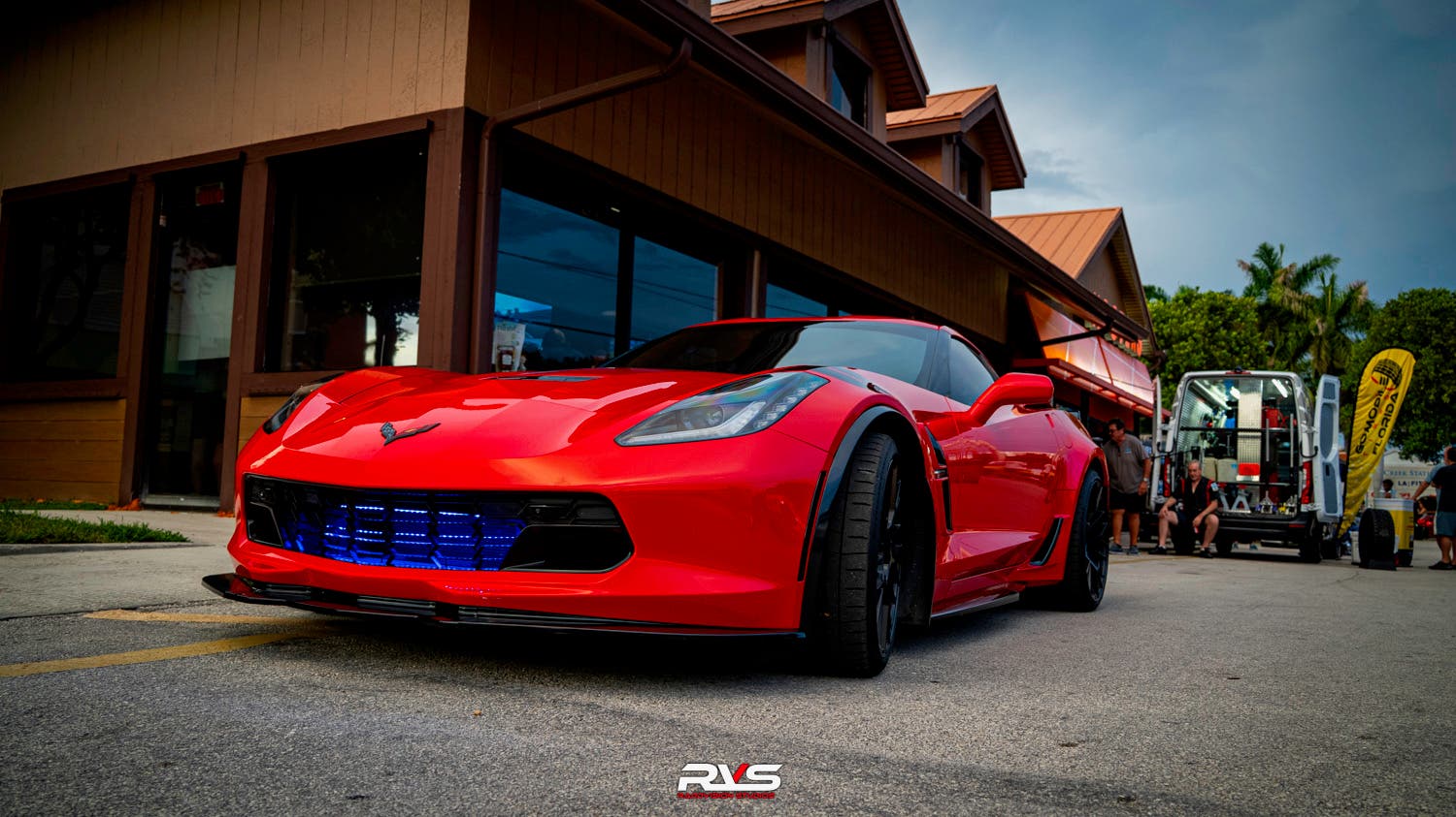 Cruisin Wings Car Show at Hooters of Cypress Creek