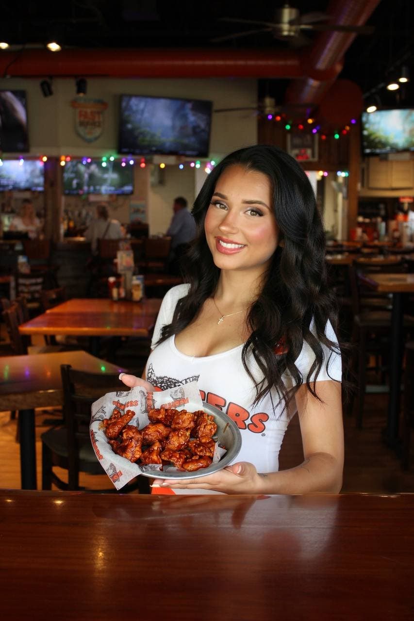 Burger Deal at Hooters on Memorial Day