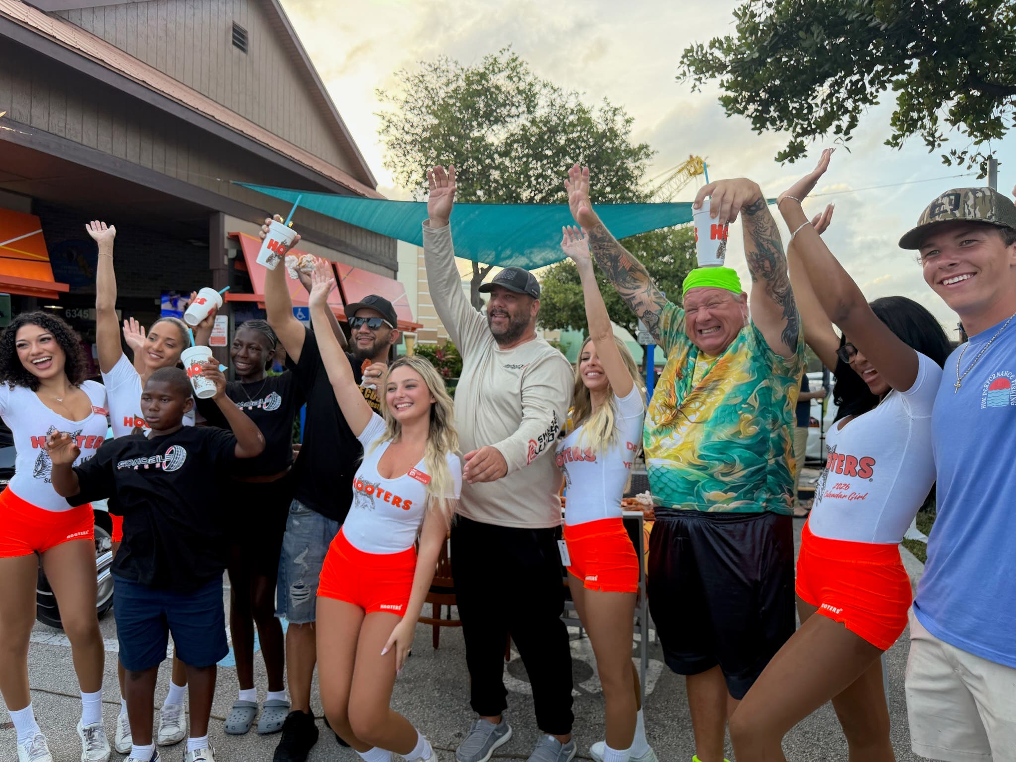 Classic Cars on the Menu at Hooters on July 28