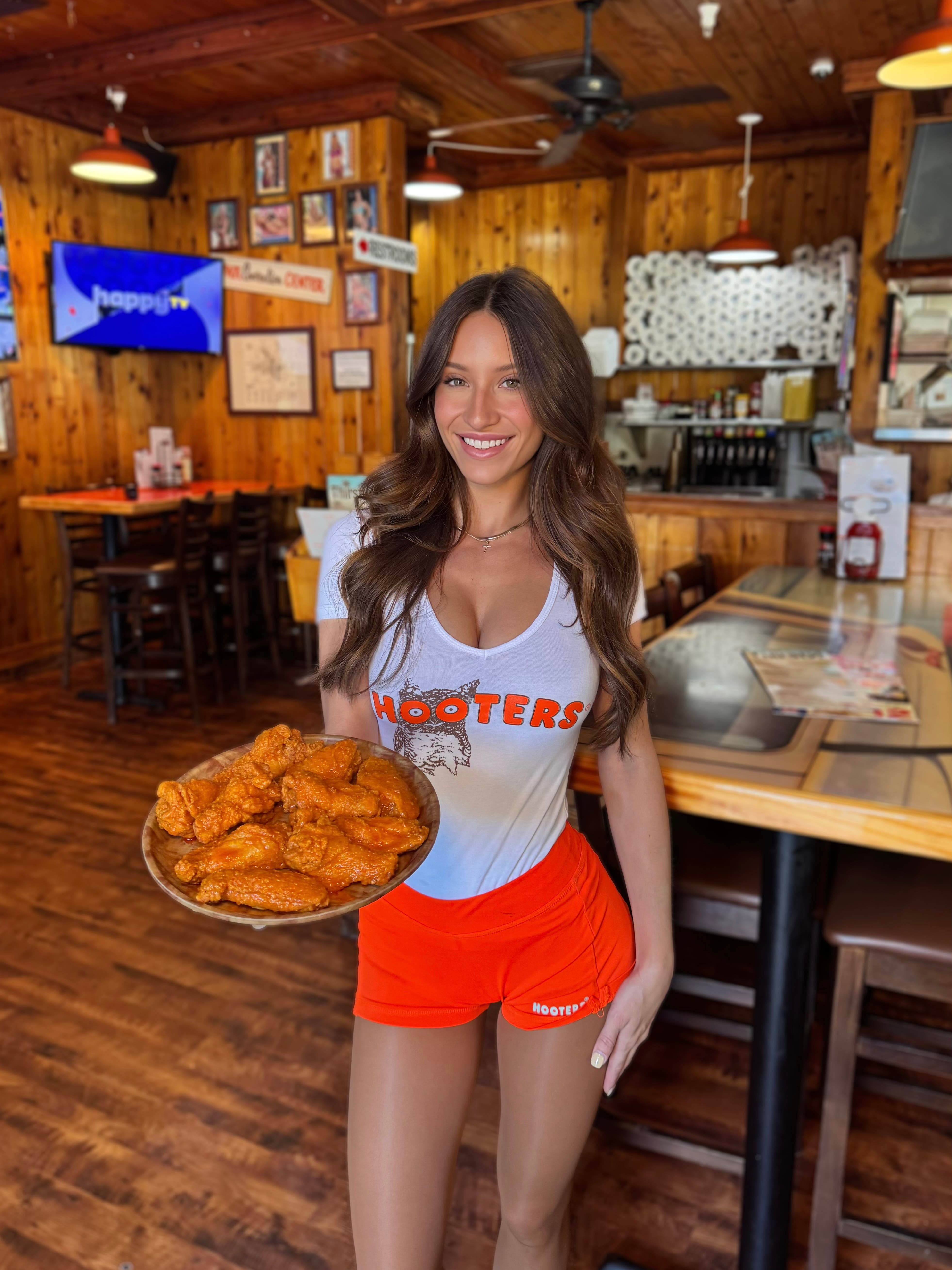 Hooters Celebrates National Chicken Wing Day with 10 Wings for $7.29