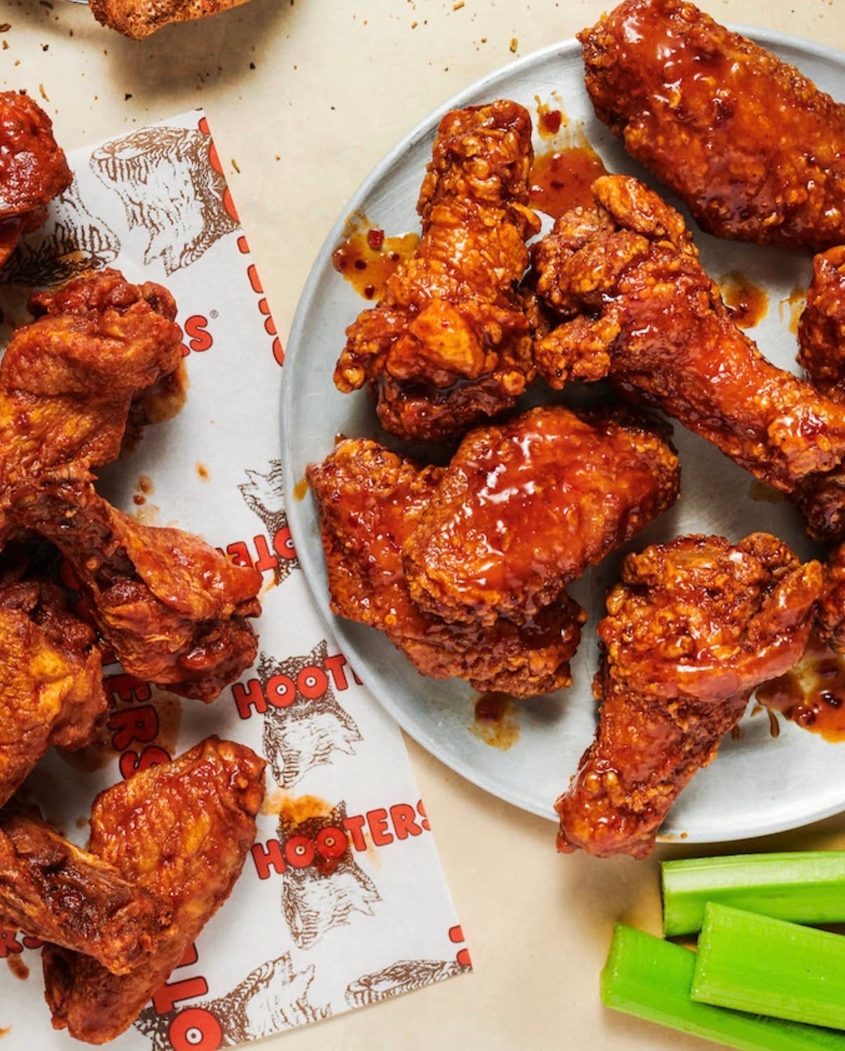 Hooters Celebrates 43 Years with Exclusive Texas-Wide Alumnae Reunion Offer on October 4