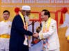 Dr. Hong honors Imam Raffaic Mohamed, Public Relations Officer of ASJA, during the ceremony of ringing the Bell of World Peace and Love.